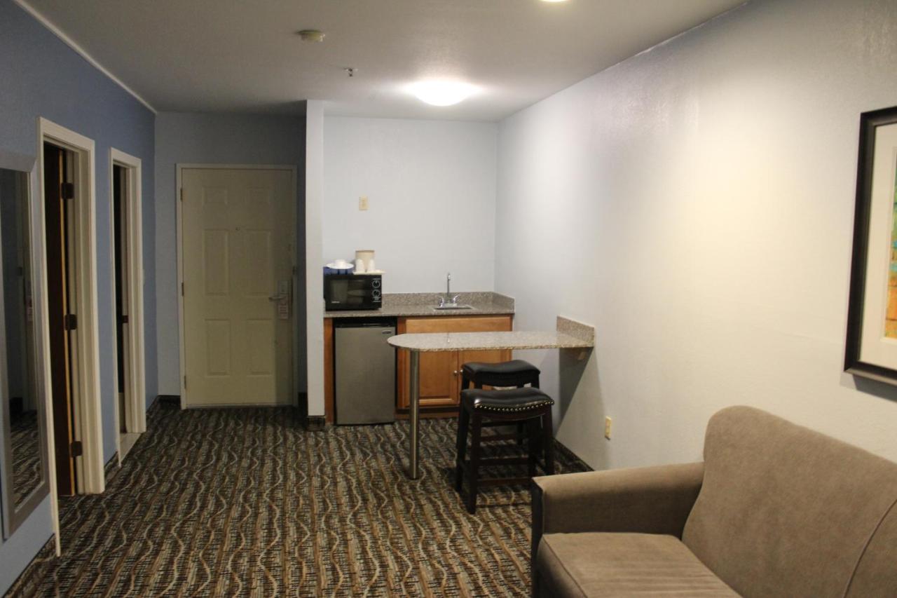 Deluxe Suite at Sandwich Lodge & Resort