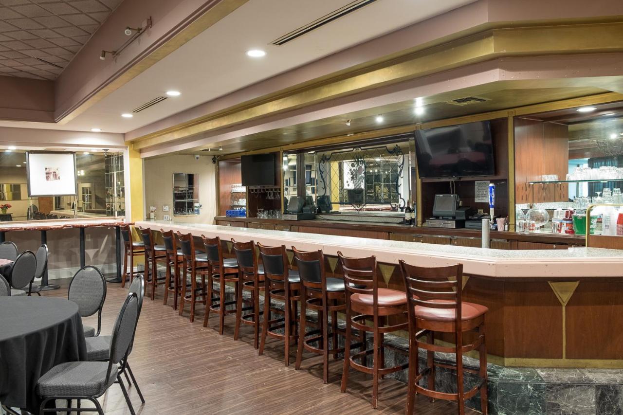  | Howard Johnson by Wyndham Fullerton/Anaheim Conference Cntr
