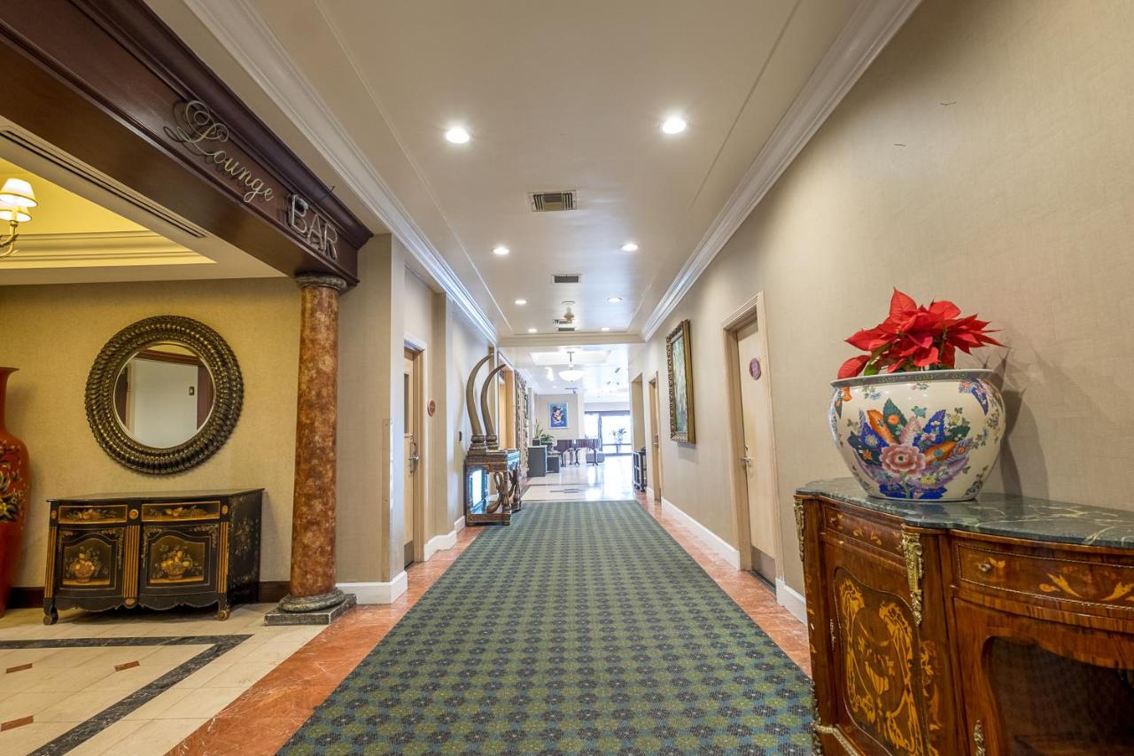 | Howard Johnson by Wyndham Fullerton/Anaheim Conference Cntr