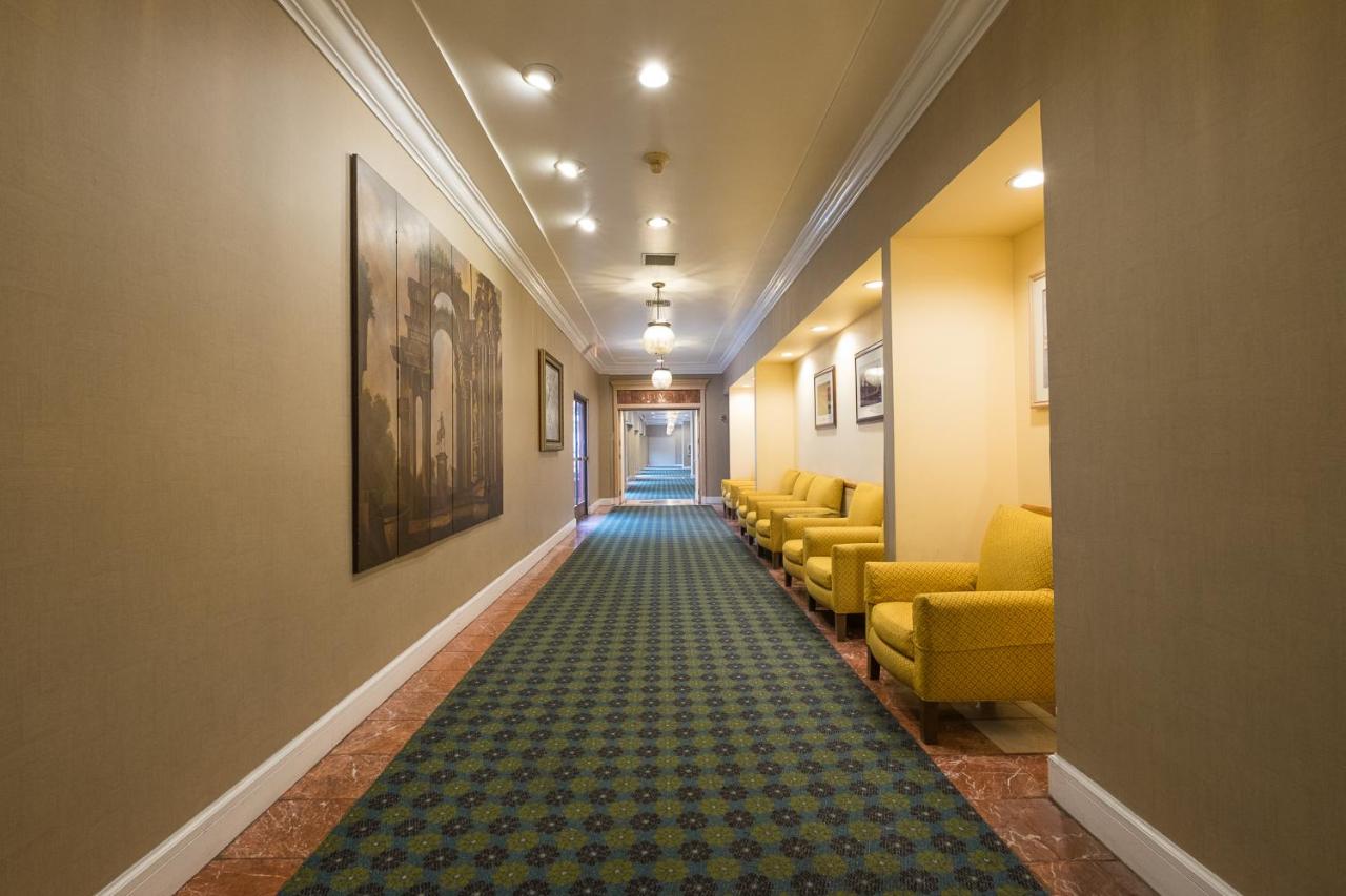 | Howard Johnson by Wyndham Fullerton/Anaheim Conference Cntr