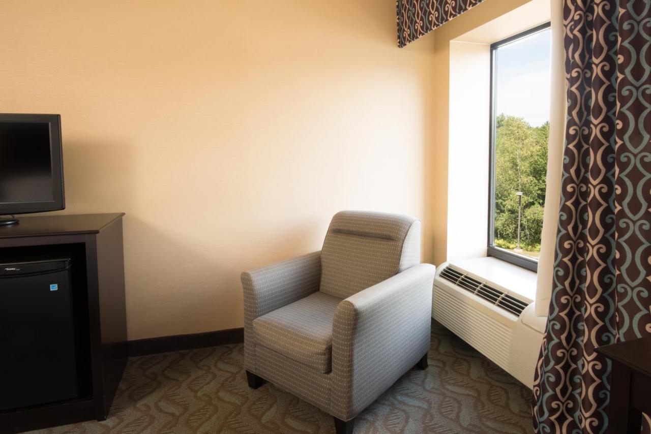 Accessible King Suite with Sofa Bed - Non Smoking at Comfort Inn Saco-Old Orchard Beach