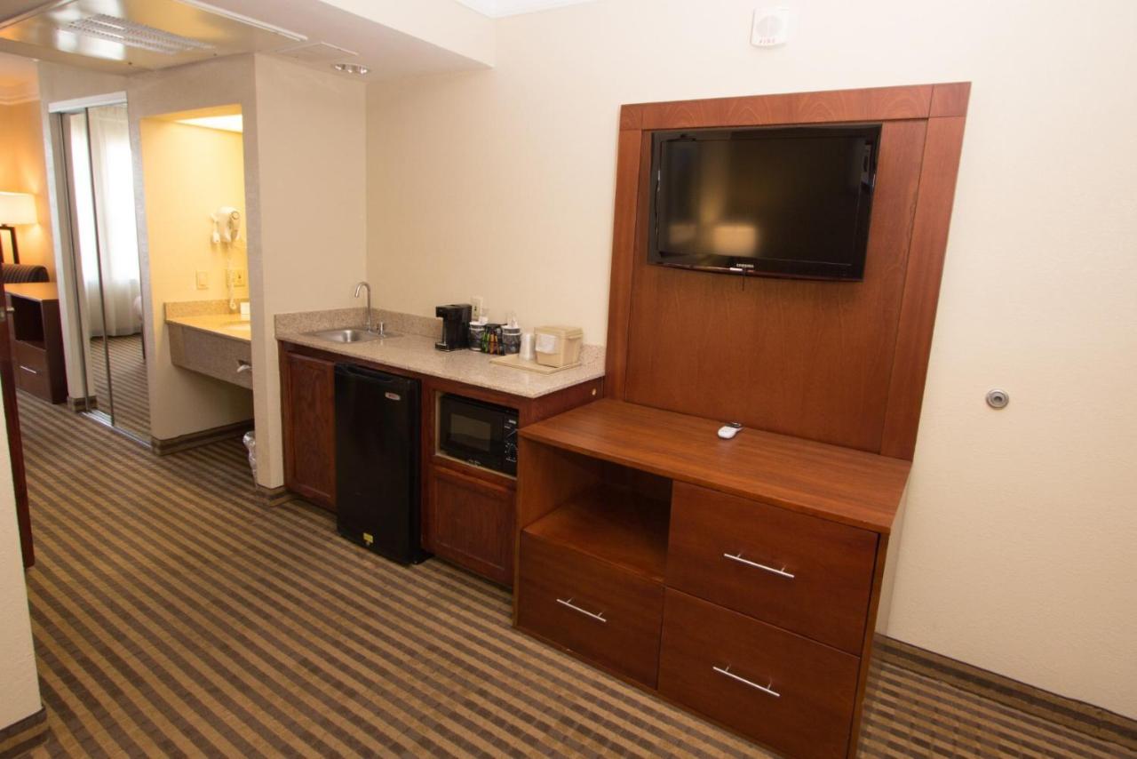 Queen Suite with Two Queen Beds and Sofa Bed - Accessible/Non-Smoking at Comfort Suites Visalia Convention Center