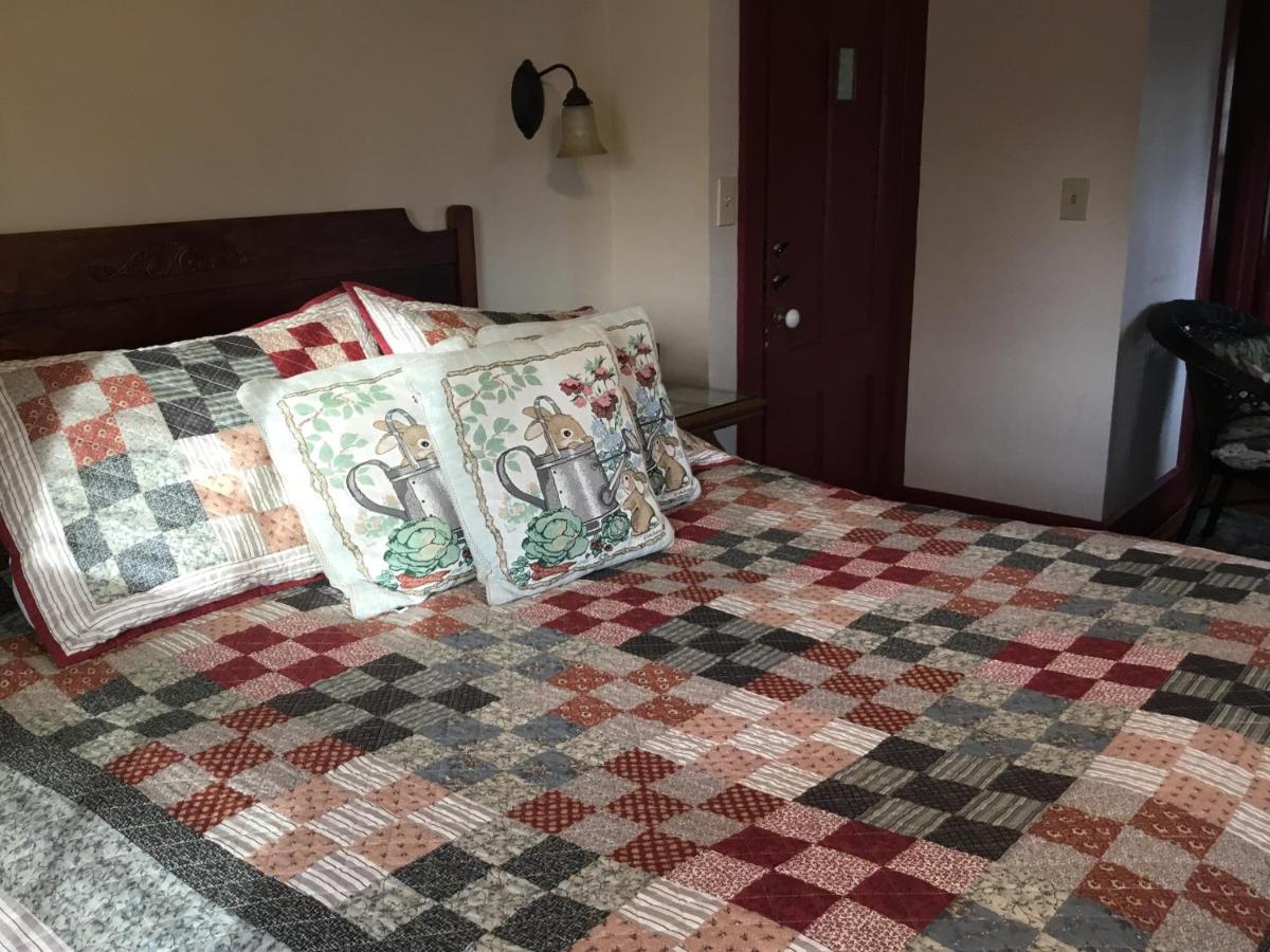 | Amherst Inn