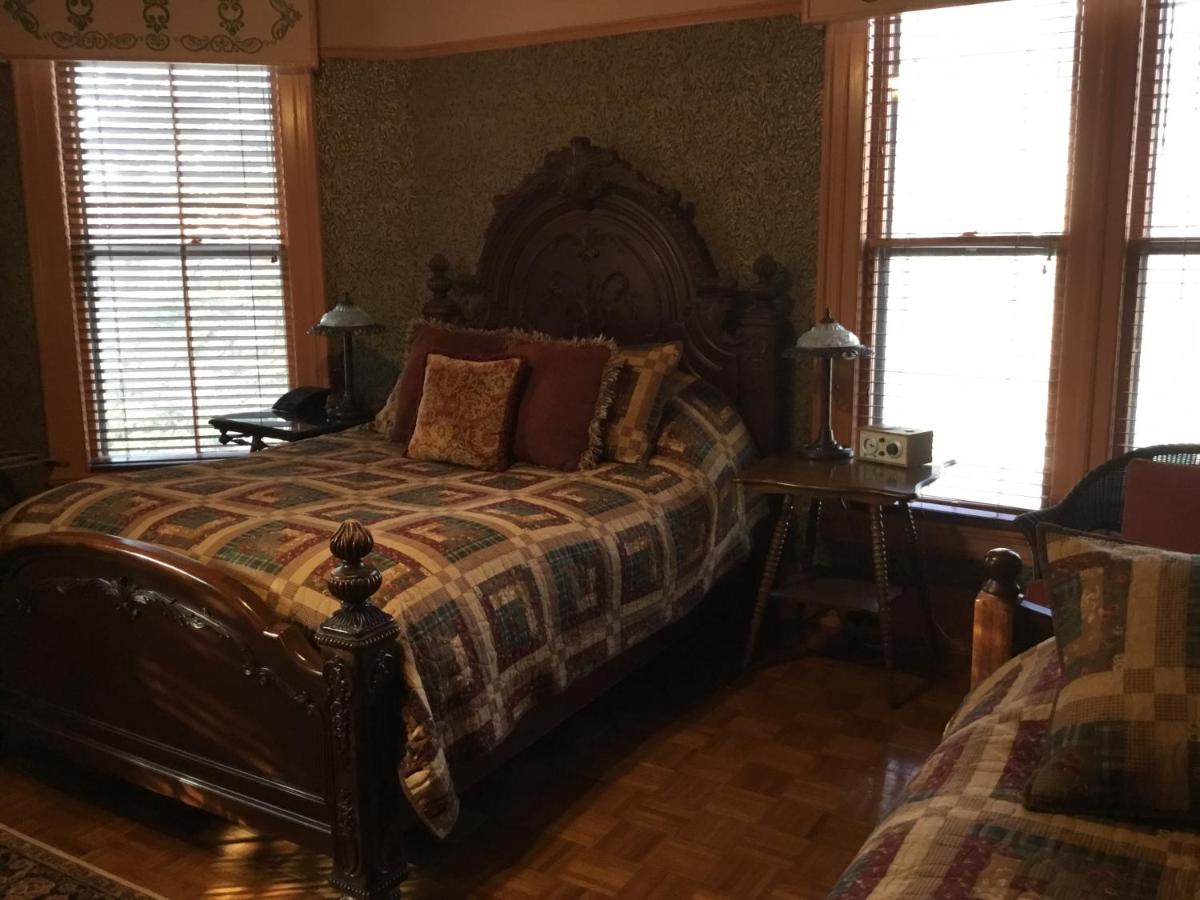 | Amherst Inn