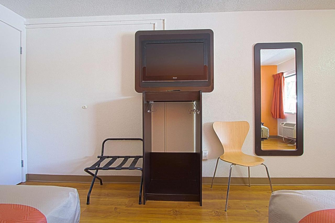 | Motel 6-East Brunswick, NJ