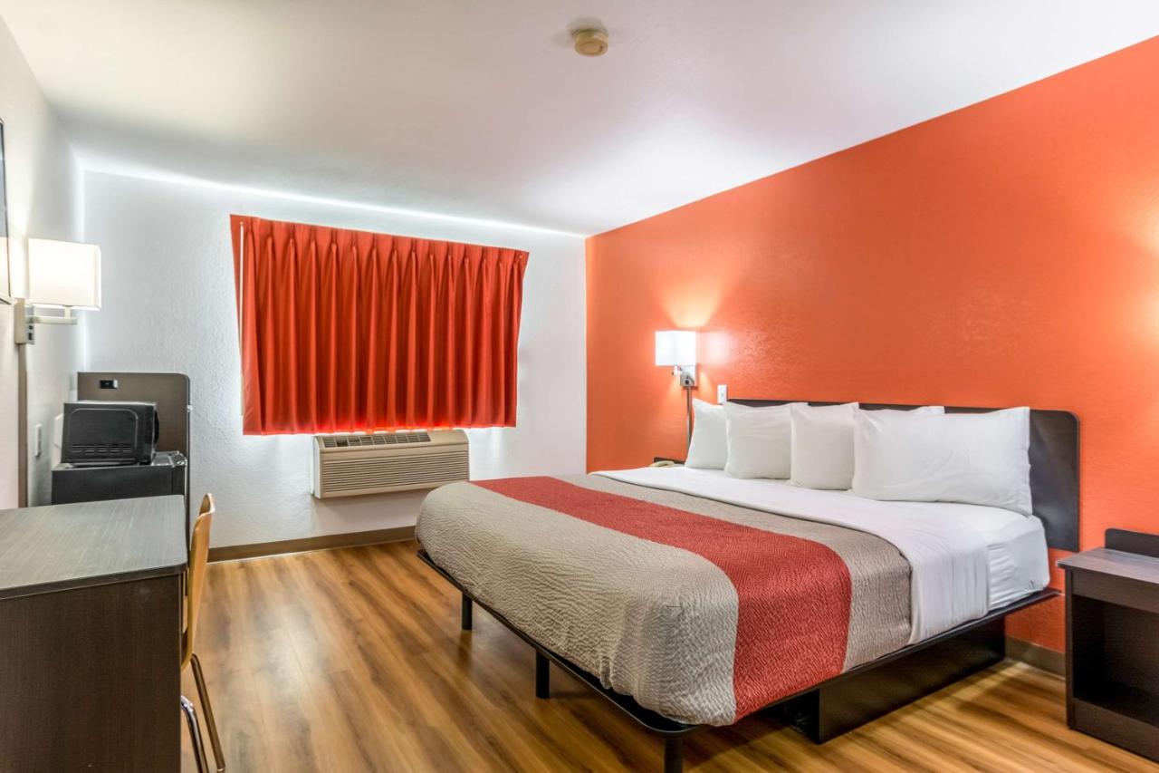 | Motel 6-Barkeyville, PA