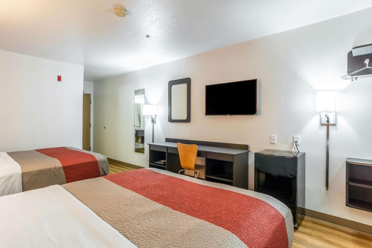 | Motel 6-Barkeyville, PA