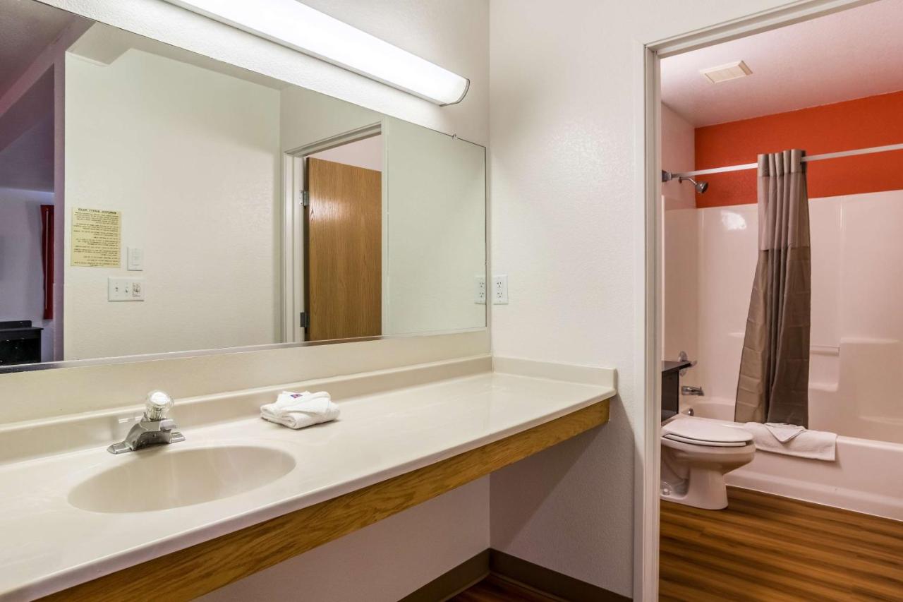 | Motel 6-Barkeyville, PA