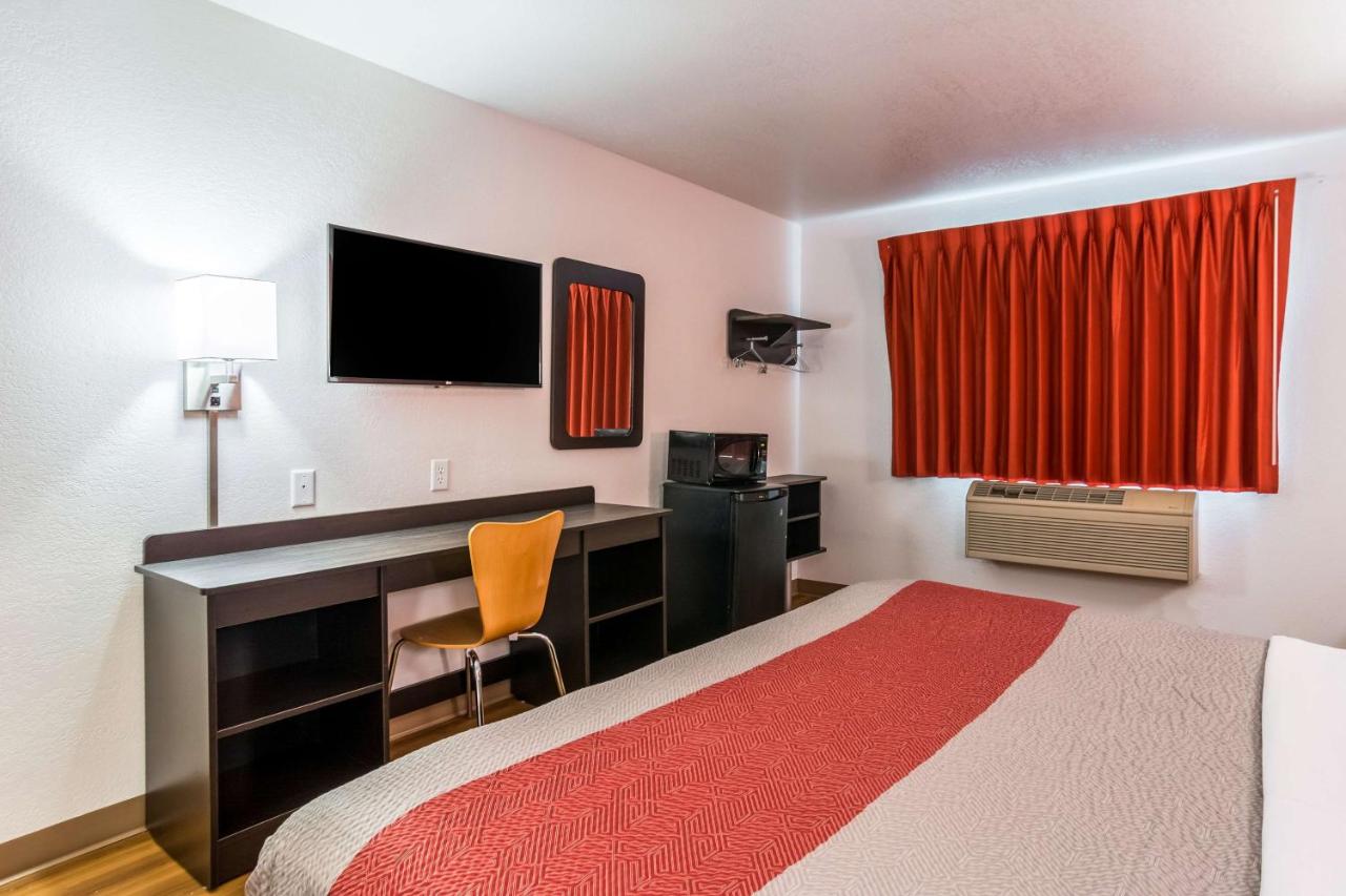 | Motel 6-Barkeyville, PA