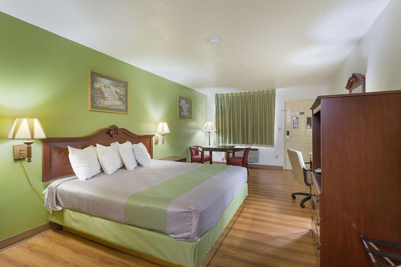  | Rodeway Inn