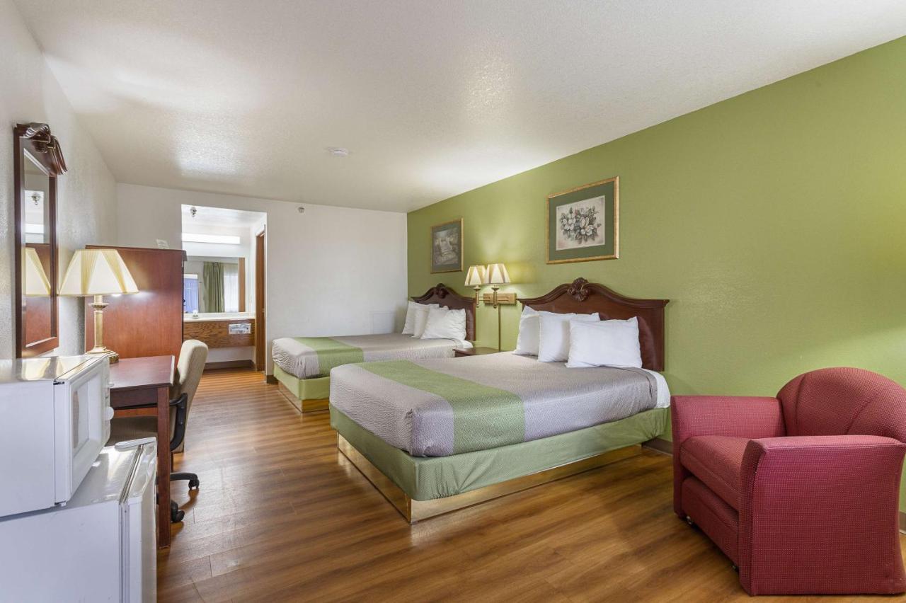  | Rodeway Inn
