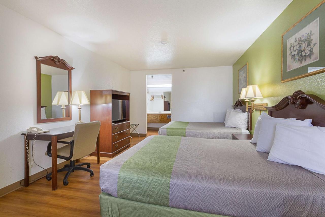  | Rodeway Inn