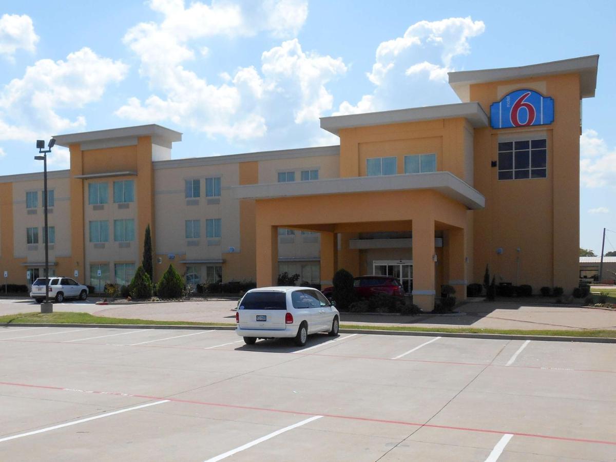 | Motel 6-Joshua, TX