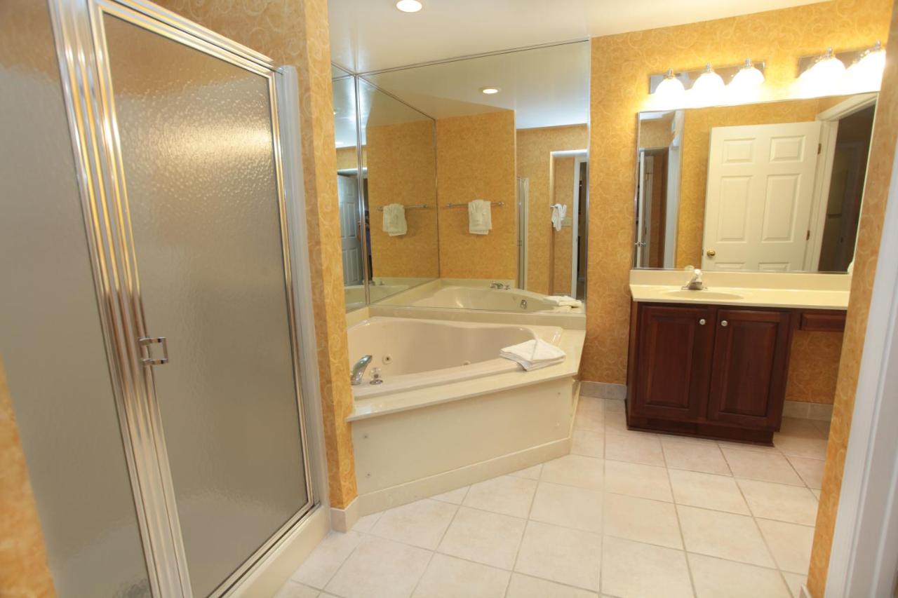 Deluxe Two-Bedroom Suite at Williamsburg Plantation