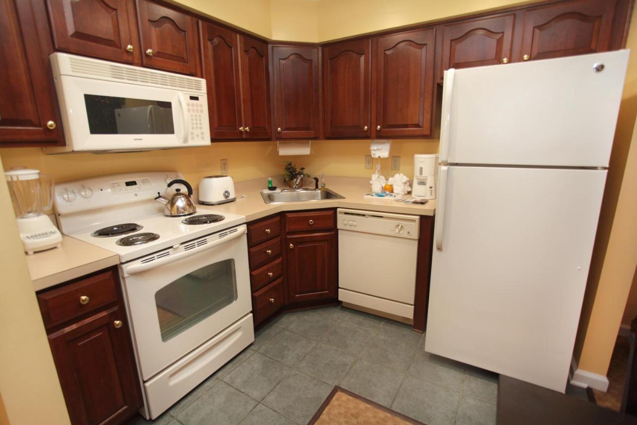 Deluxe Two-Bedroom Suite at Williamsburg Plantation