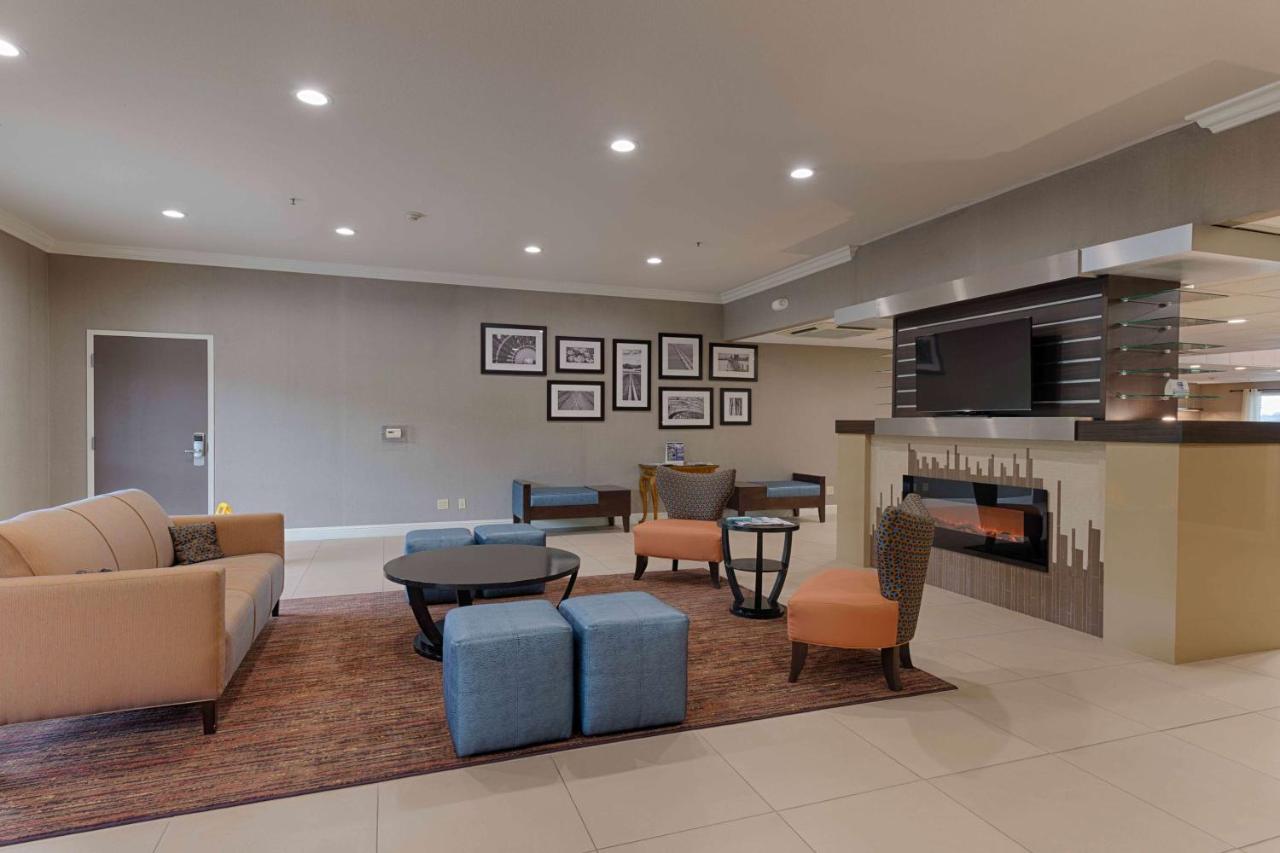 | Best Western Plus Delta Inn & Suites