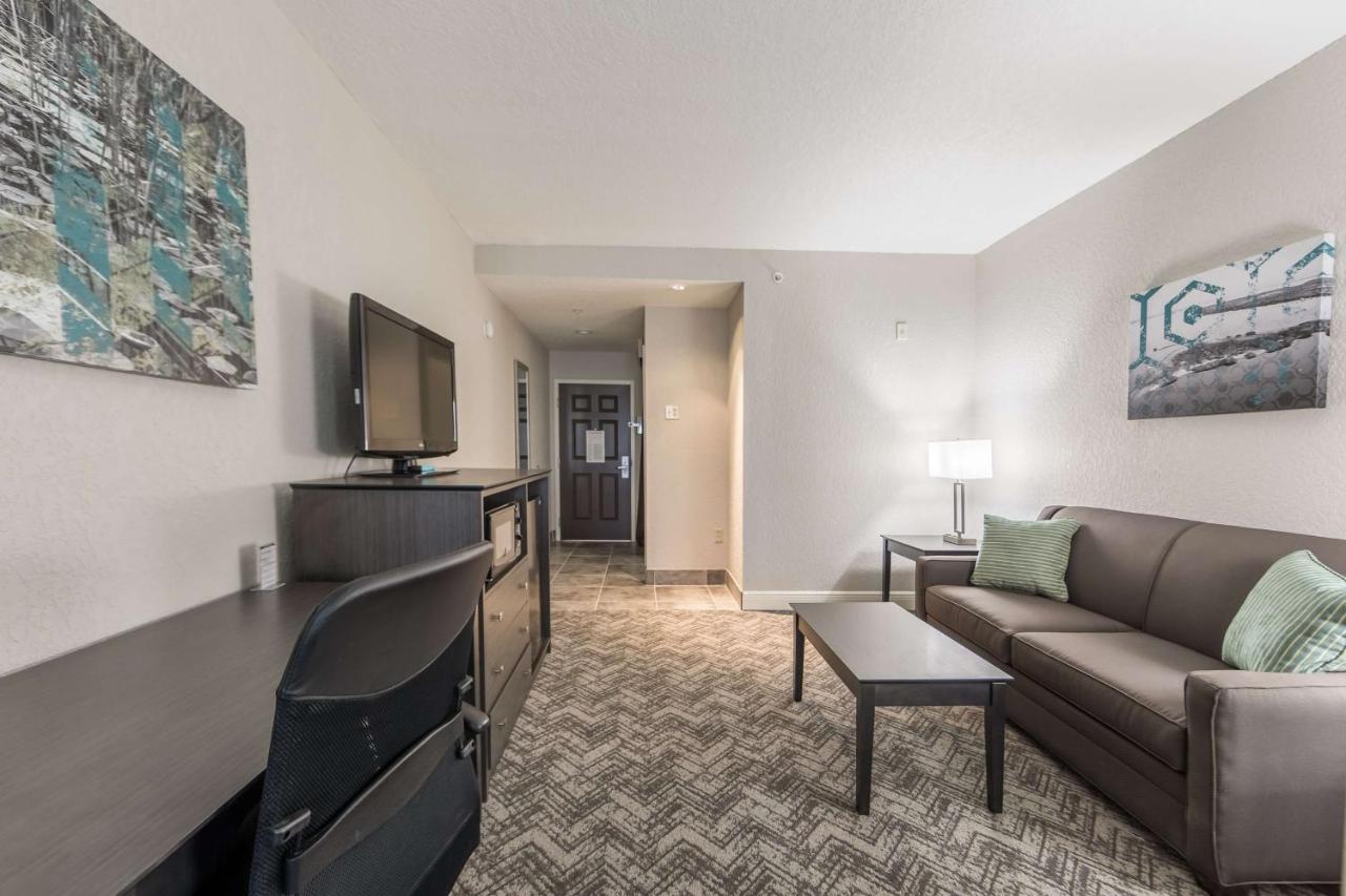 | Best Western Plus Sebastian Hotel & Suites