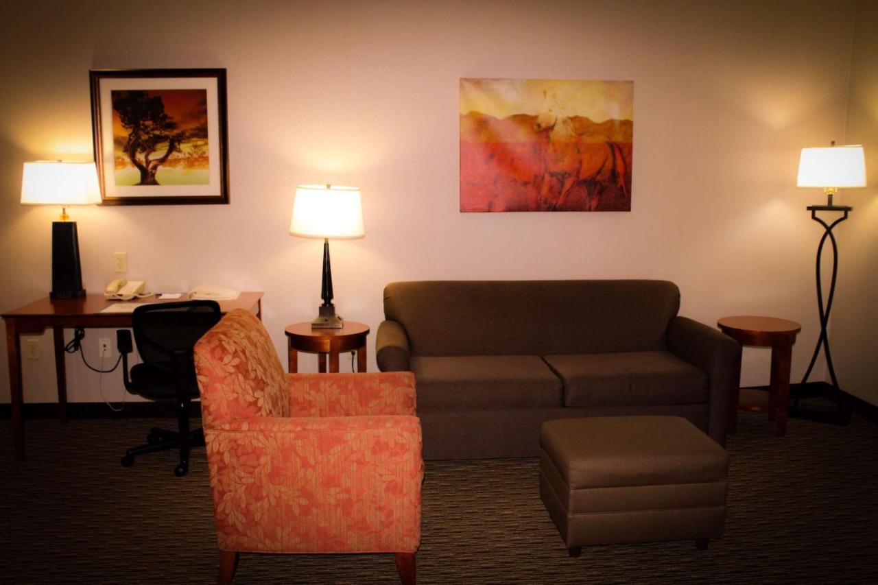 Deluxe King Room at Best Western Plus Arrowhead Hotel