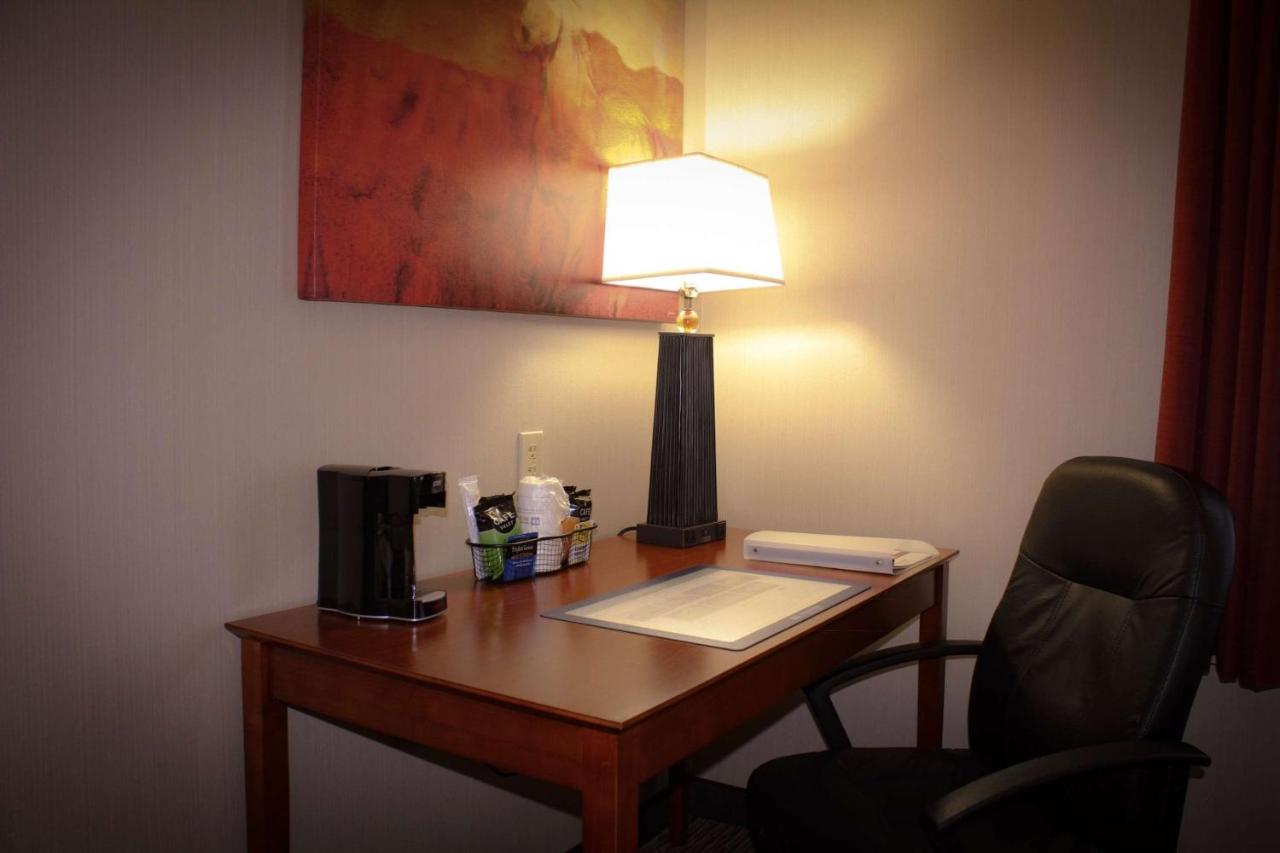 King Room at Best Western Plus Arrowhead Hotel