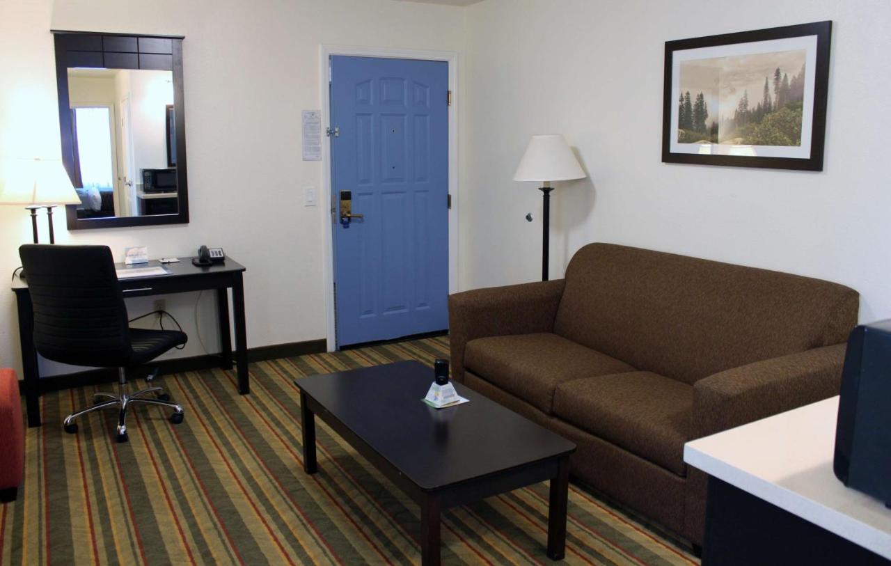 Queen Suite at Best Western Visalia Hotel
