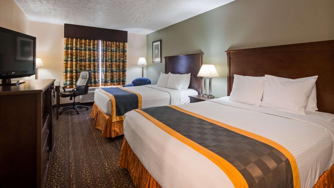 Queen Room with Two Queen Beds - Non-Smoking at Best Western Richland Inn-Mansfield