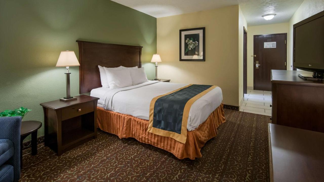 Queen Room with Bathtub - Mobility Accessible/Non-Smoking at Best Western Richland Inn-Mansfield