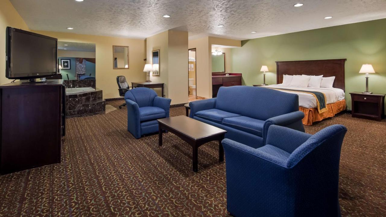 King Suite with Spa Bath - Non-Smoking at Best Western Richland Inn-Mansfield