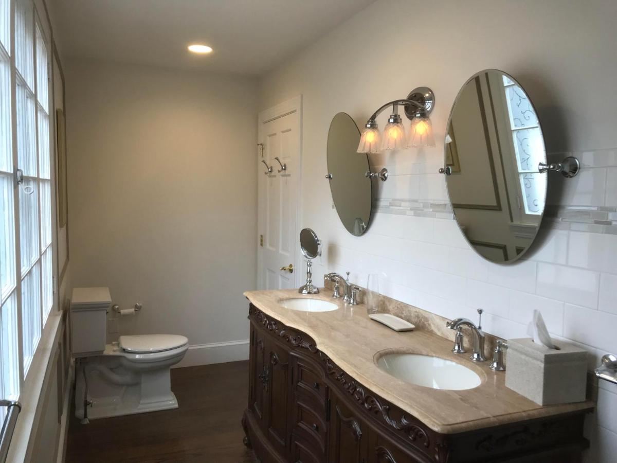 | Ivy Manor Inn Village Center