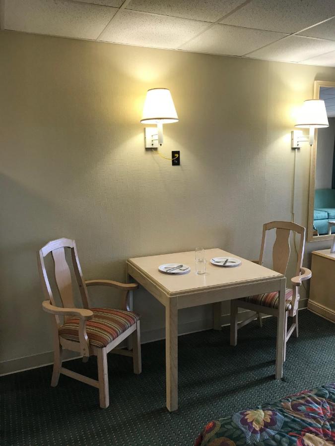 | Surf Inn Suites