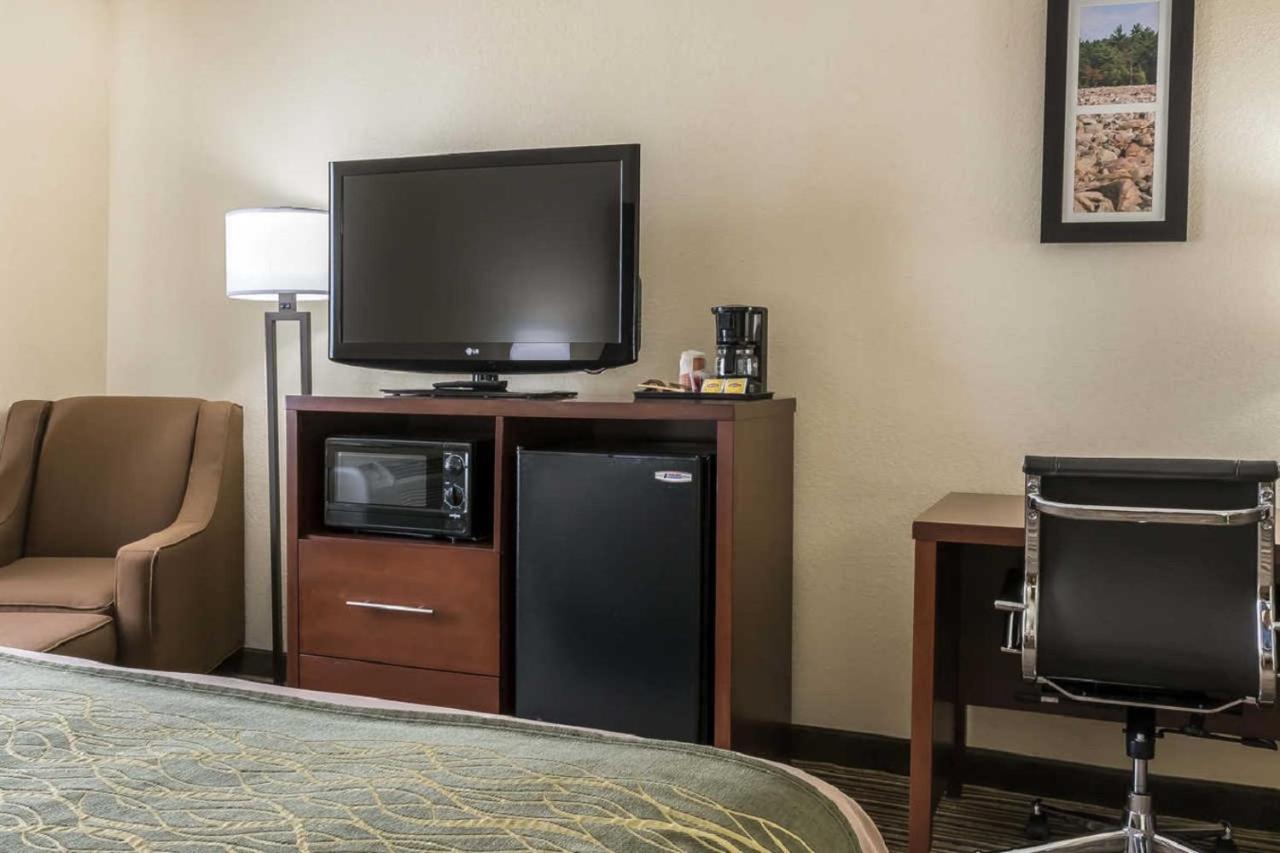 King Room - Non-Smoking at Comfort Inn - Pocono Mountains