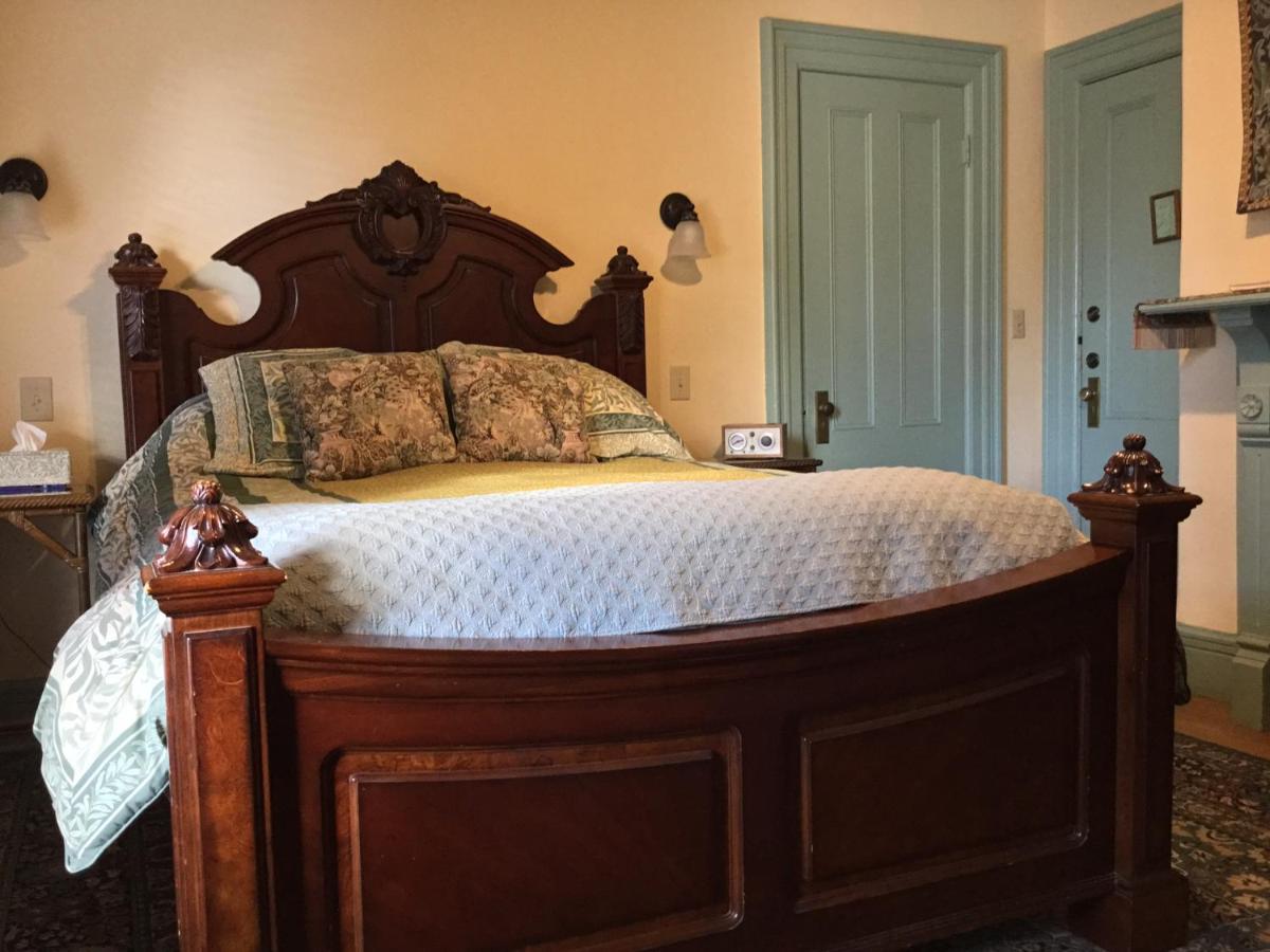  | Amherst Inn