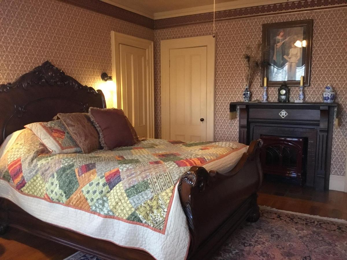 | Amherst Inn