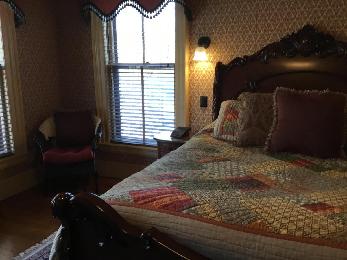 | Amherst Inn
