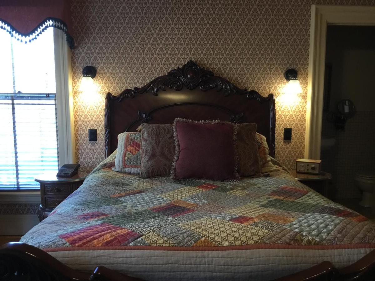 | Amherst Inn