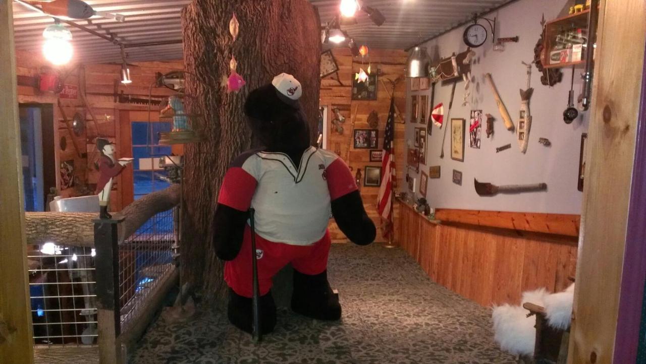 | Whisperin' Pines Chalet