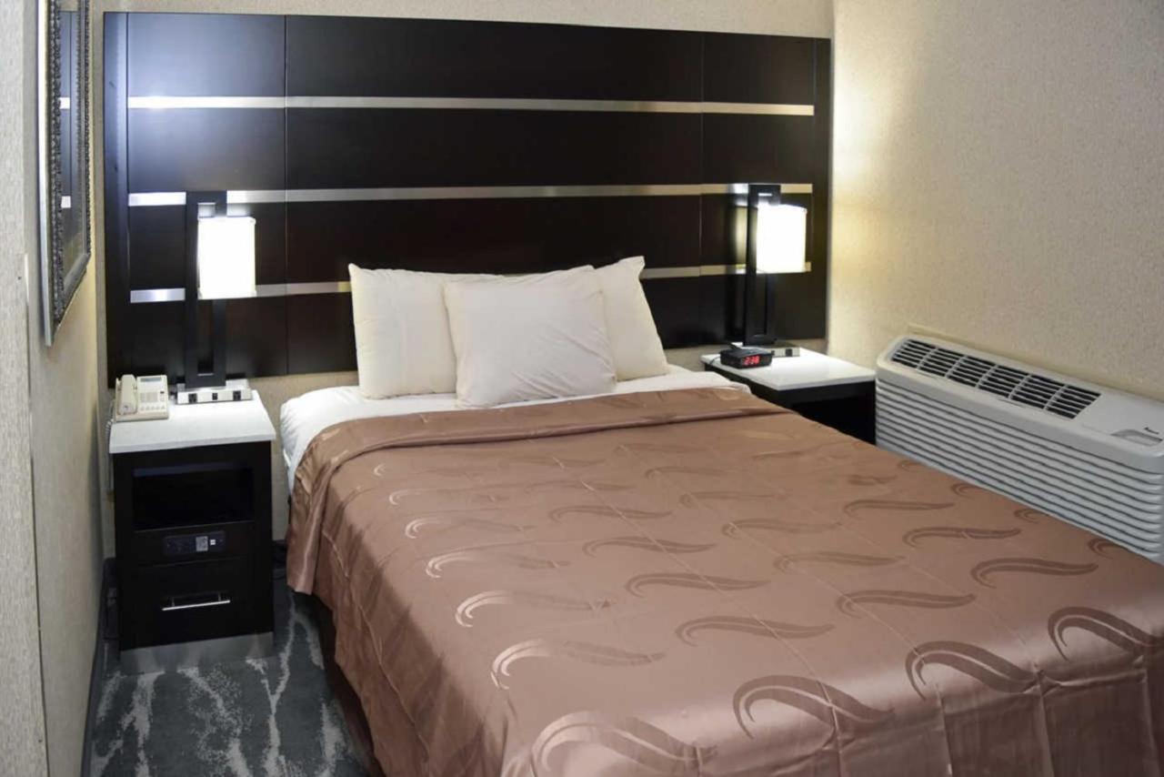 Queen Room - Non-Smoking at Quality Inn East Stroudsburg - Poconos