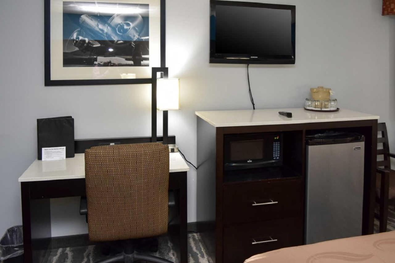 Queen Room with Two Queen Beds - Non-Smoking at Quality Inn East Stroudsburg - Poconos