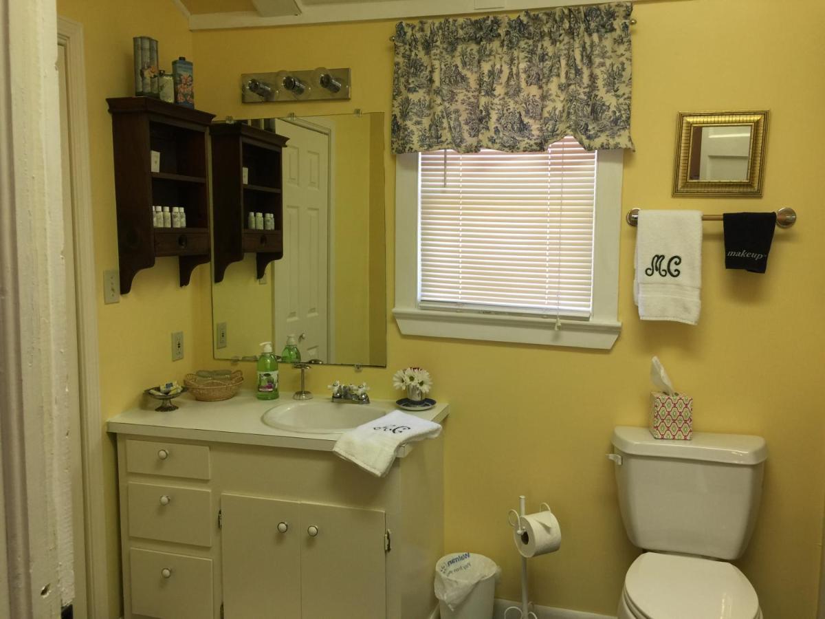  | Magnolia Cottage Bed and Breakfast