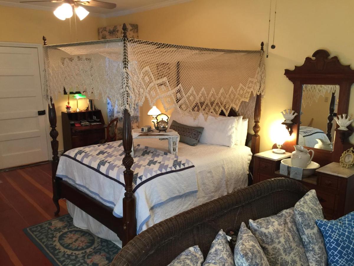  | Magnolia Cottage Bed and Breakfast