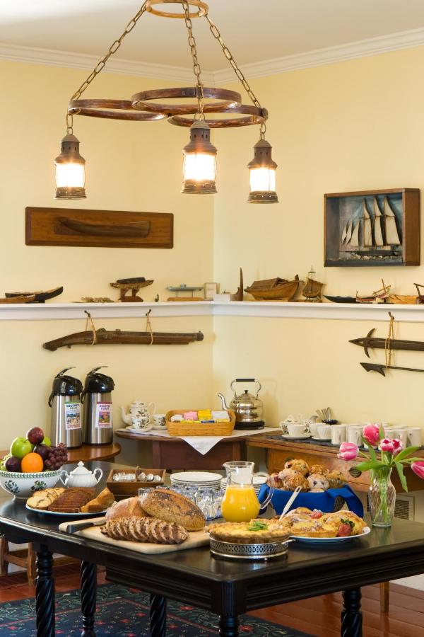 | Dockside Guest Quarters