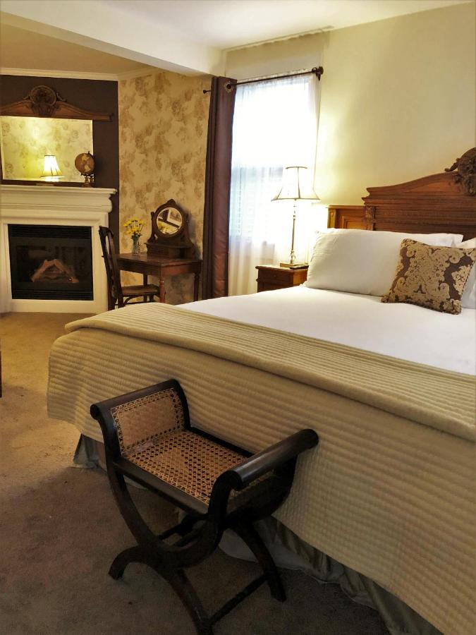 | Ivy Manor Inn Village Center