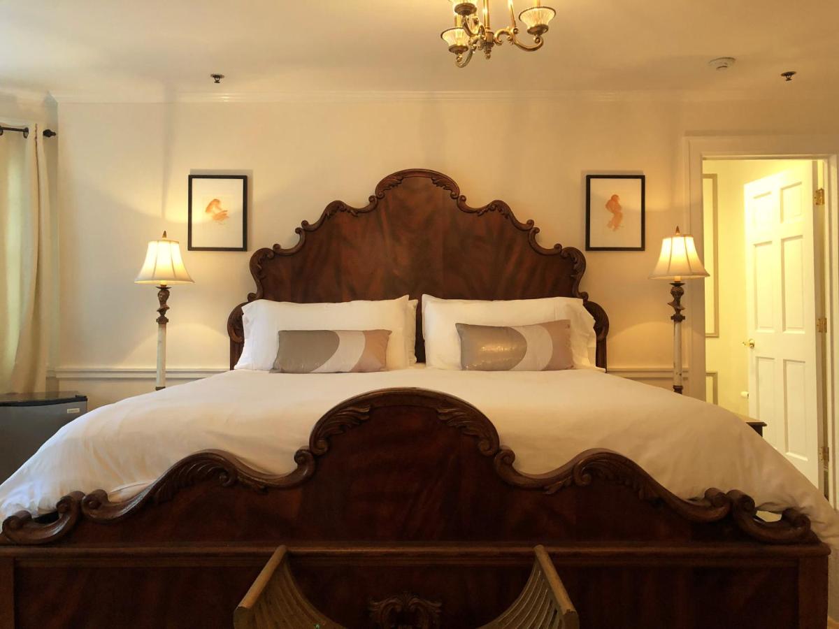 | Ivy Manor Inn Village Center