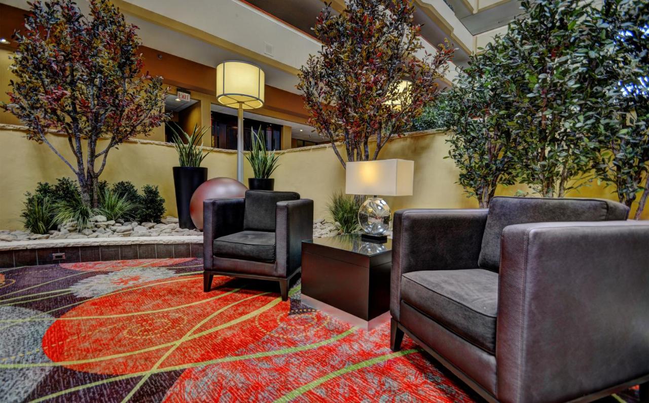 | University Plaza Hotel