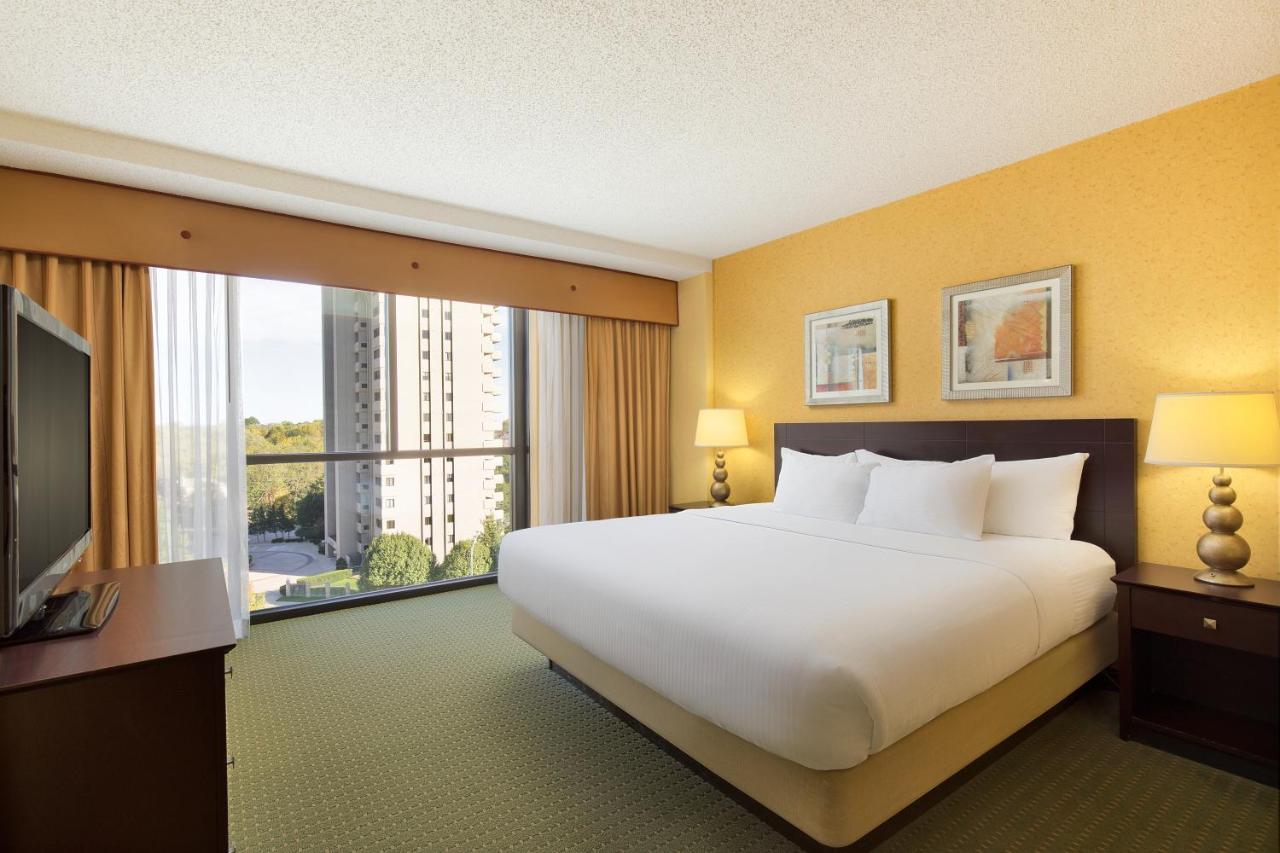 | University Plaza Hotel