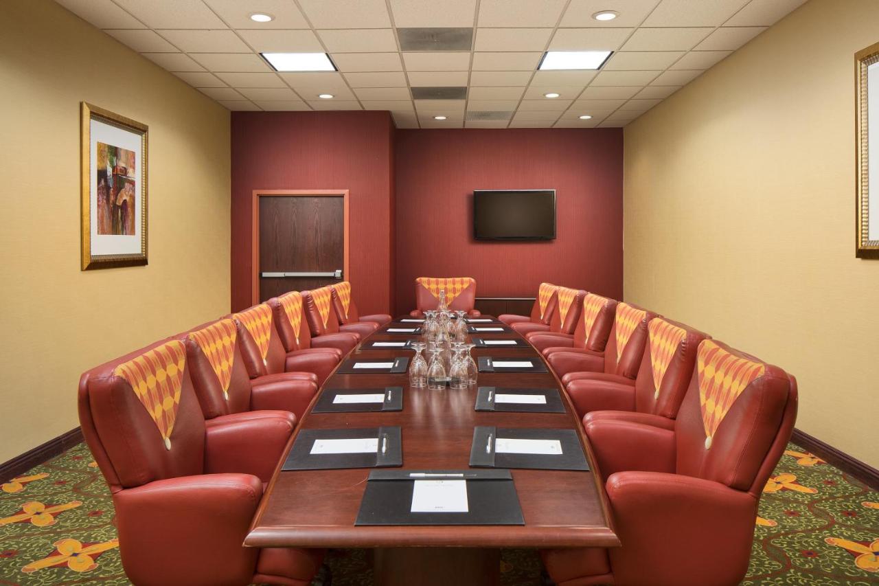 | University Plaza Hotel
