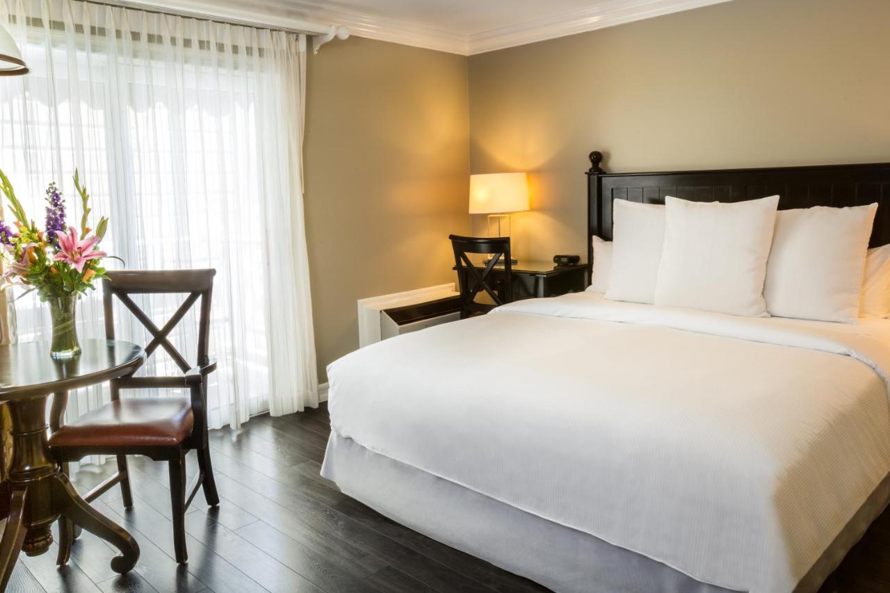 Deluxe King Room at Hotel Metropole