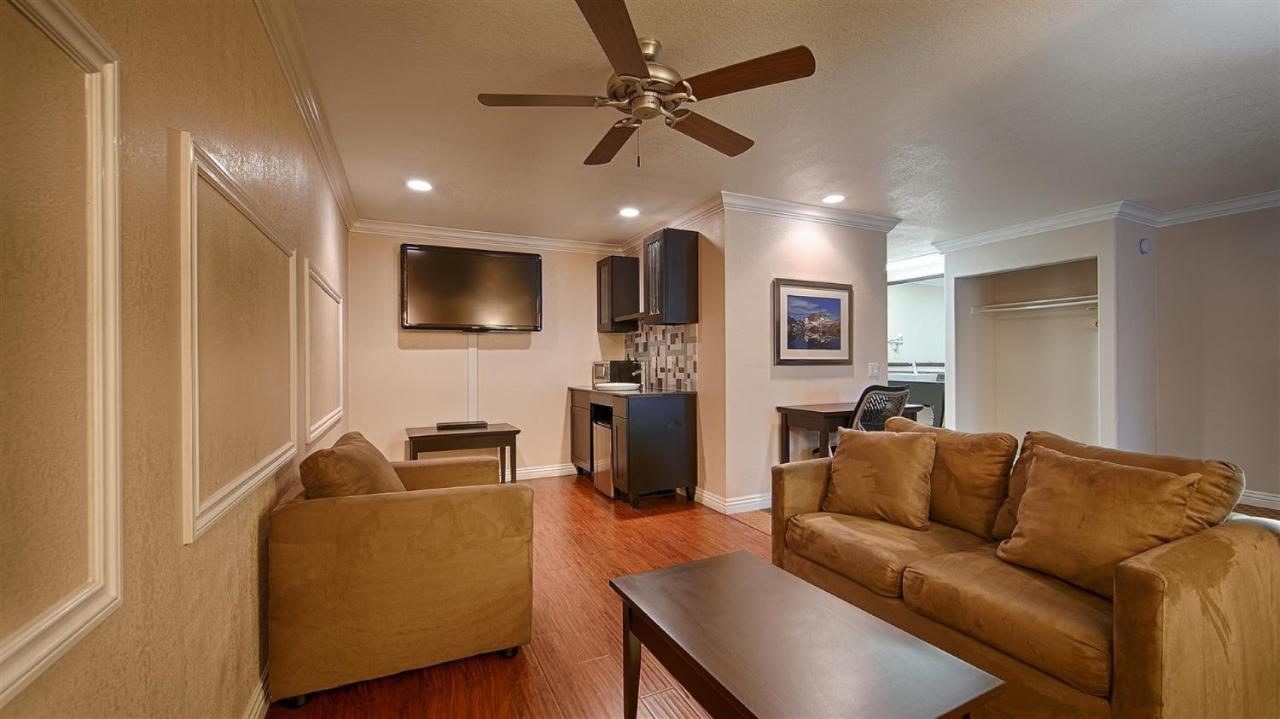 King Suite with Sofa Bed at Best Western Bishop Lodge