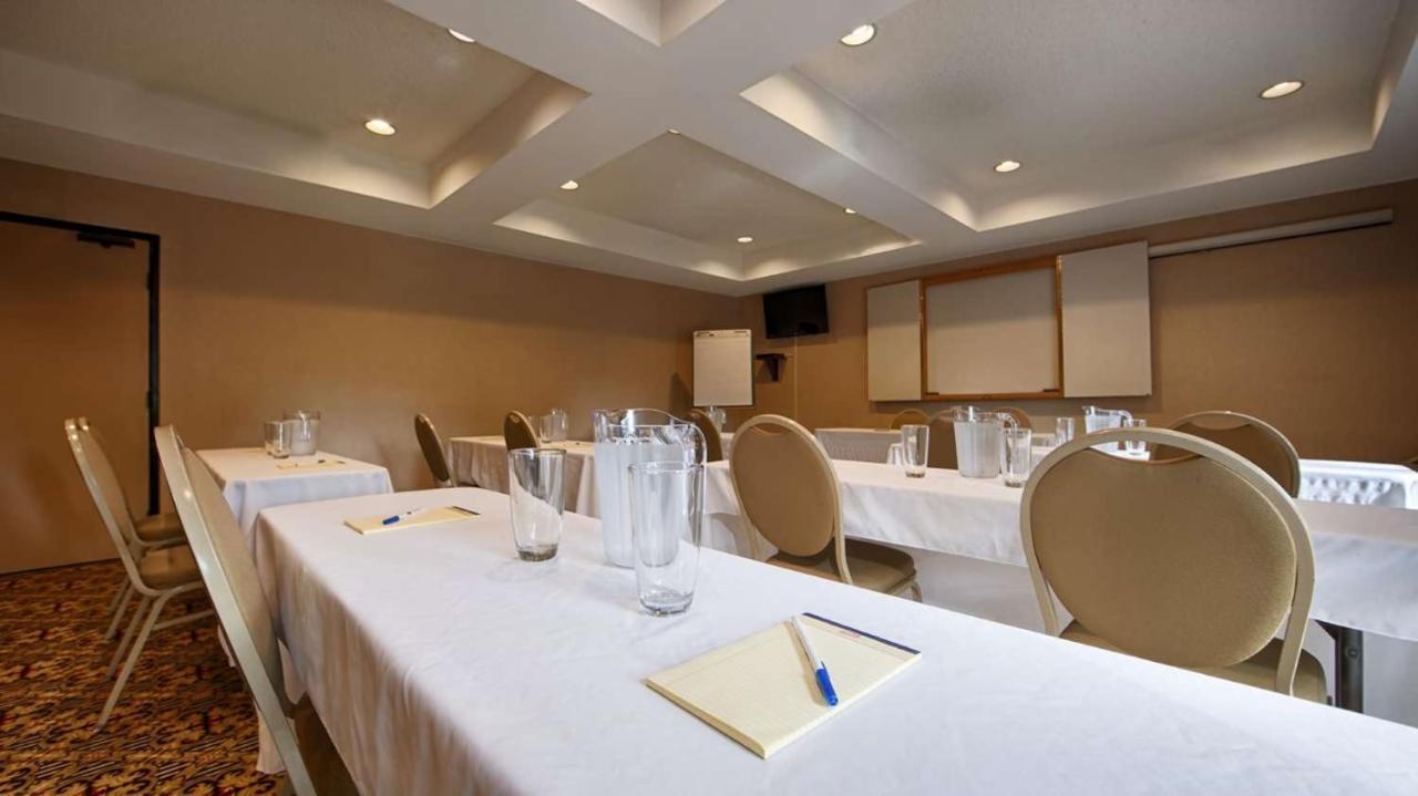 | Best Western John Muir Inn