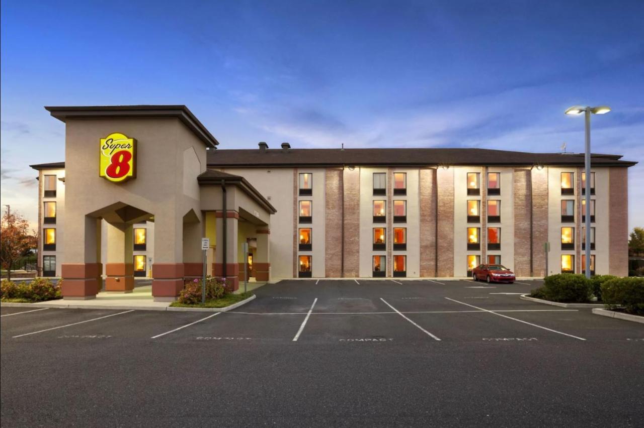 | Super 8 by Wyndham Mount Laurel