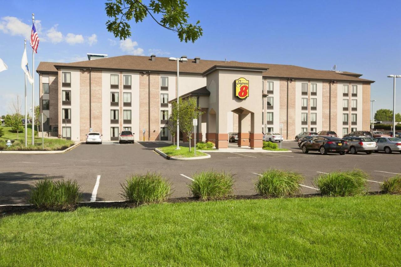 | Super 8 by Wyndham Mount Laurel